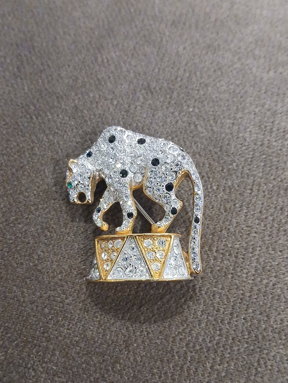 Delightful Vintage J.L. Aldenkamp Diamante Pave Crystal Circus Leopard Brooch